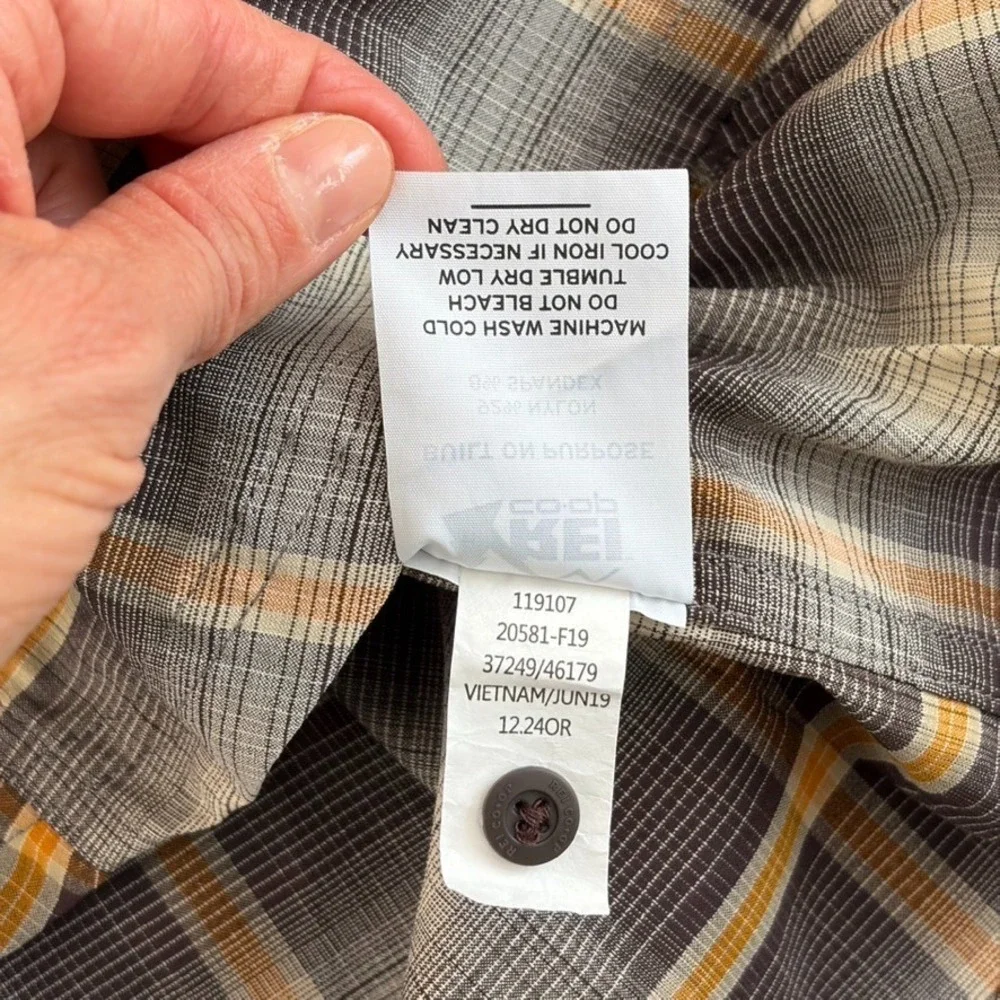 REI Co Op Sahara Tech‎ Shirt in Brown Plaid Men XL Outdoor Vented Hiking NWOT